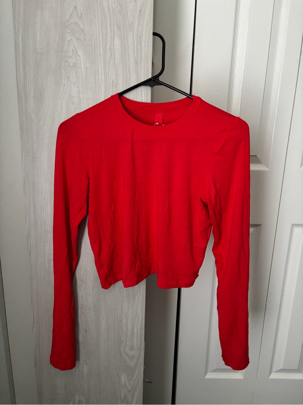 SKIMS Sleep Super Crop Long Sleeve Crewneck Top - Ruby, L